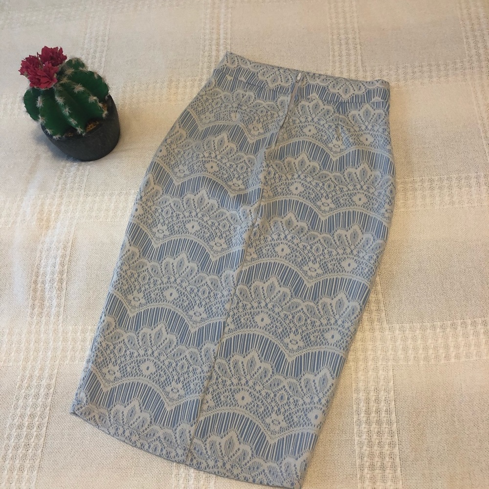 Beautiful lace skirt - Picture 6 of 7
